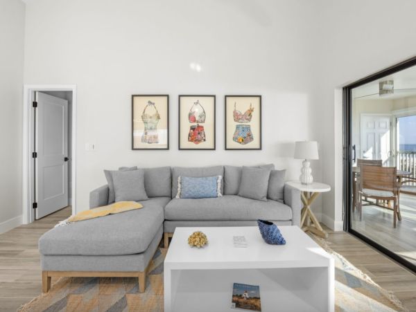 Intimate 4 unit beachfront complex